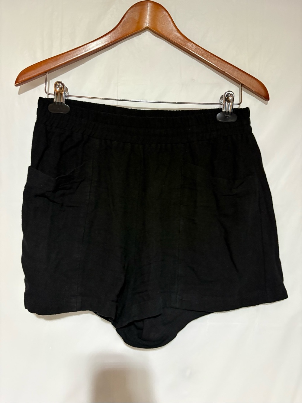 Evereve Black Pull-On Casual Bermuda Shorts rayon and linen